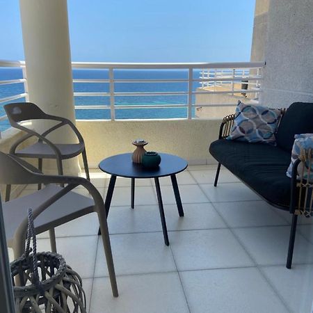 Relaxing Modern Beachfront Apartment - Amazing Sea View 卡尔佩 外观 照片