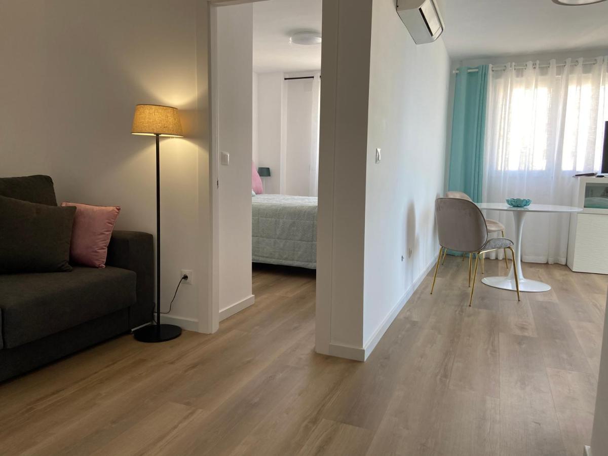 Relaxing Modern Beachfront Apartment - Amazing Sea View 卡尔佩 外观 照片