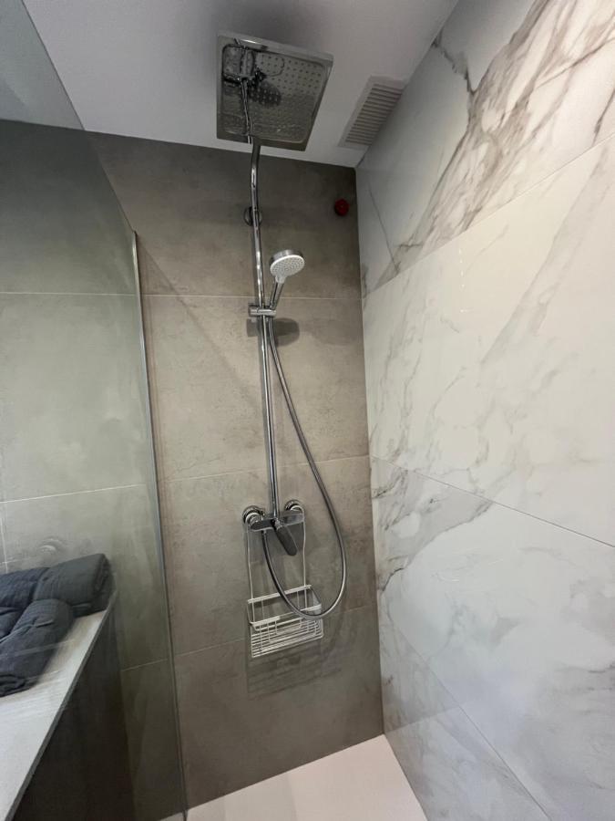 Relaxing Modern Beachfront Apartment - Amazing Sea View 卡尔佩 外观 照片
