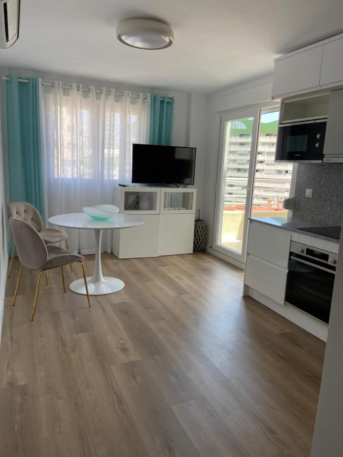 Relaxing Modern Beachfront Apartment - Amazing Sea View 卡尔佩 外观 照片